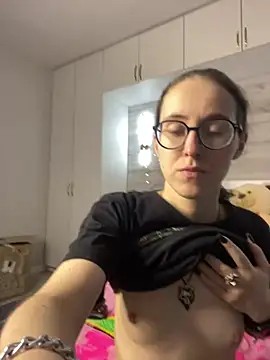 Snapshot of MartiniiSelenna chatting on 05.28.26 MartiniiSelenna online show from 05.28.26