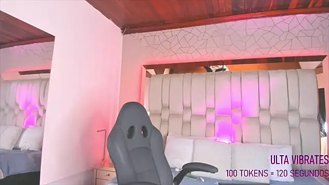 Snapshot of AngelineHeet chatting on 01.08.25 AngelineHeet online show from 01.08.25