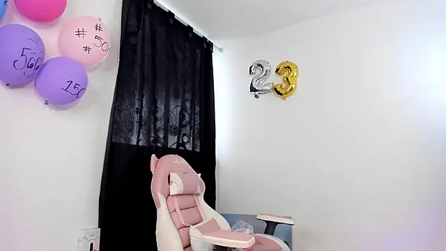 Snapshot of lovely_kitt chatting on 02.10.25 lovely kitt online show from 02.10.25