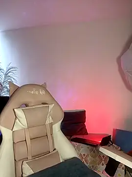 Snapshot of lovely_kitt chatting on 10.19.25 lovely kitt online show from 10.19.25
