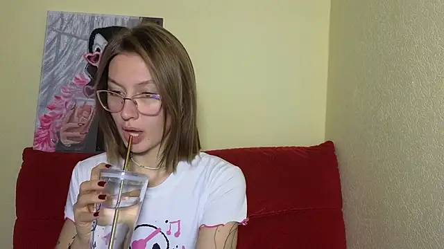 Snapshot of MalvinaBlum chatting on 12.18.24 MalvinaBlum online show from 12.18.24