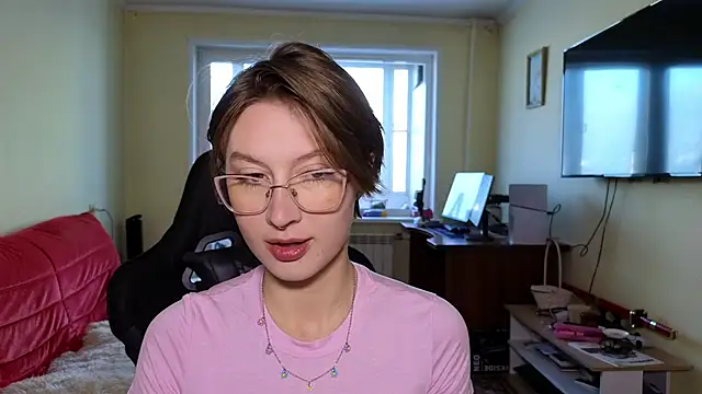 Snapshot of MalvinaBlum chatting on 12.01.25 MalvinaBlum online show from 12.01.25