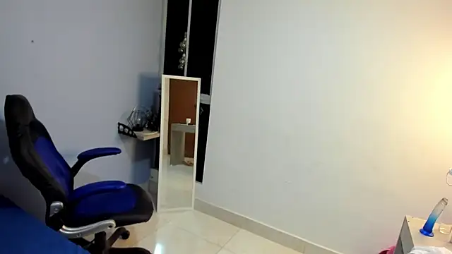 Yelena03 online show from 01.31.25