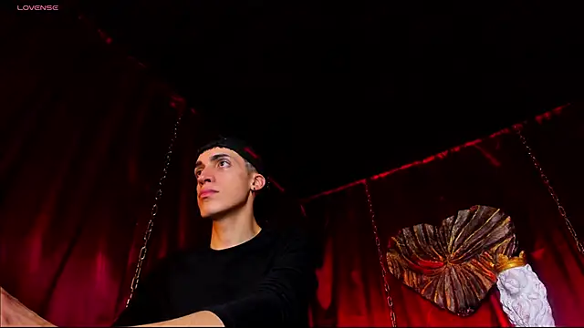 Snapshot of Angel_Snowhotxxx chatting on 12.18.24 Angel Snowhotxxx online show from 12.18.24