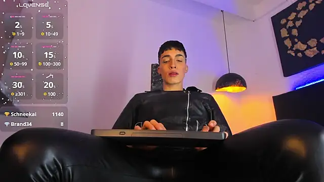 Snapshot of Angel_Snowhotxxx chatting on 01.22.25 Angel Snowhotxxx online show from 01.22.25