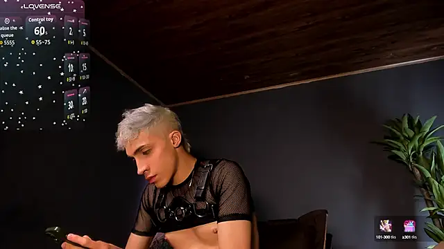 Snapshot of Angel_Snowhotxxx chatting on 09.22.25 Angel Snowhotxxx online show from 09.22.25