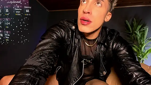 Snapshot of Angel_Snowhotxxx chatting on 11.09.25 Angel Snowhotxxx online show from 11.09.25