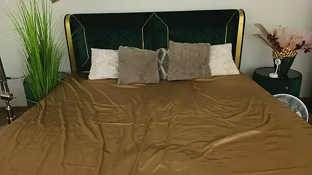 IceDanielles online show from 03.27.26