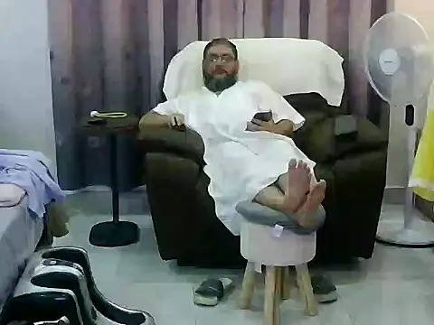 Snapshot of largepanny chatting on 03.26.26 largepanny online show from 03.26.26