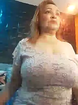 Snapshot of Wife_sexxx chatting on 01.11.25 Wife sexxx online show from 01.11.25