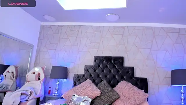 Snapshot of emily_parkerr chatting on 02.21.25 emily parkerr online show from 02.21.25