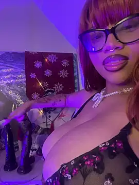 Snapshot of Charlotee_ chatting on 01.12.25 Charlotee  online show from 01.12.25