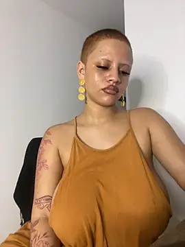 Snapshot of Charlotee_ chatting on 09.25.25 Charlotee  online show from 09.25.25