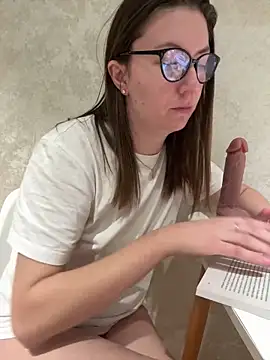 Snapshot of BeatriceTender chatting on 12.17.24 BeatriceTender online show from 12.17.24
