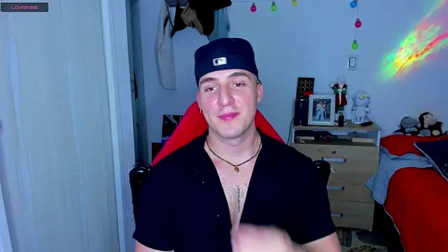 liam oficial02 online show from 12.13.24