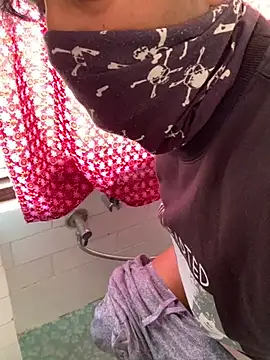 Snapshot of SweetFatBoy chatting on 01.12.25 SweetFatBoy online show from 01.12.25