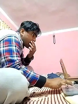 Snapshot of SweetFatBoy chatting on 03.12.25 SweetFatBoy online show from 03.12.25