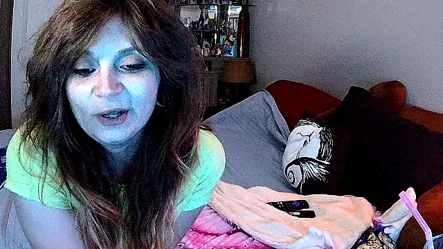 Snapshot of ZeelaXoXo chatting on 01.14.26 ZeelaXoXo online show from 01.14.26