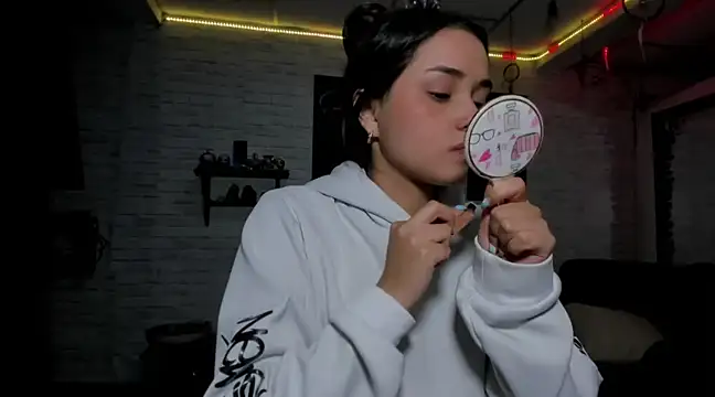 Kimmymadison- online show from 12.04.24