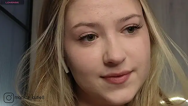 Snapshot of Monikacutie chatting on 12.29.24 Monikacutie online show from 12.29.24