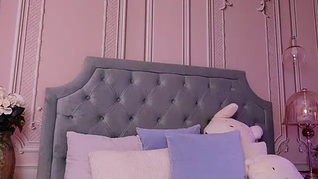 LucyAddison online show from 09.13.25