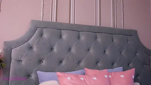 LucyAddison online show from 11.12.25