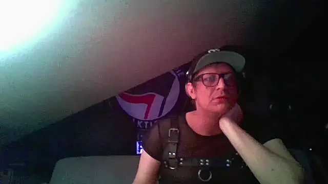 Snapshot of Bigthroaterboy chatting on 12.02.24 Bigthroaterboy online show from 12.02.24