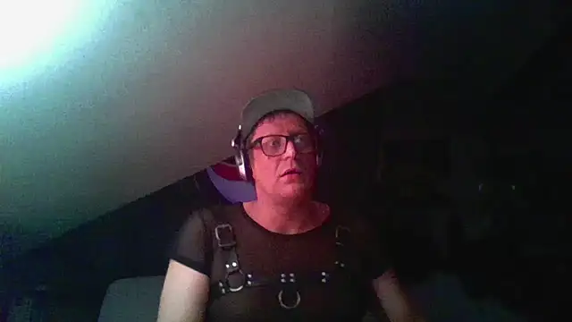 Snapshot of Bigthroaterboy chatting on 12.04.24 Bigthroaterboy online show from 12.04.24