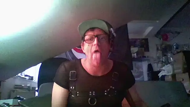 Snapshot of Bigthroaterboy chatting on 12.06.24 Bigthroaterboy online show from 12.06.24