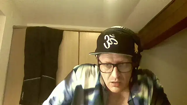 Snapshot of Bigthroaterboy chatting on 12.10.24 Bigthroaterboy online show from 12.10.24