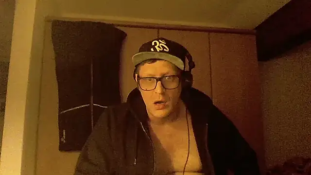 Snapshot of Bigthroaterboy chatting on 12.11.24 Bigthroaterboy online show from 12.11.24