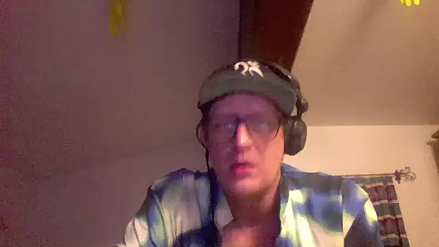 Snapshot of Bigthroaterboy chatting on 12.18.24 Bigthroaterboy online show from 12.18.24