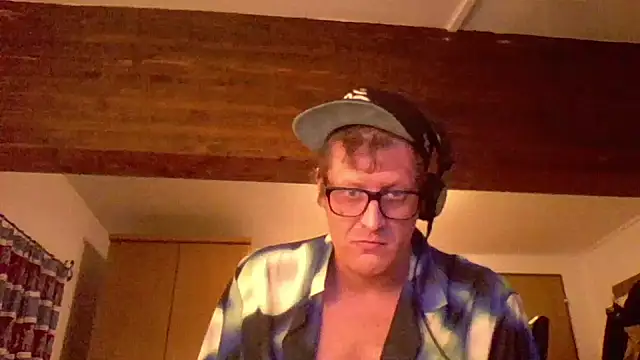 Snapshot of Bigthroaterboy chatting on 12.28.24 Bigthroaterboy online show from 12.28.24