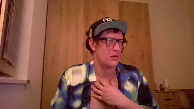 Snapshot of Bigthroaterboy chatting on 01.14.25 Bigthroaterboy online show from 01.14.25