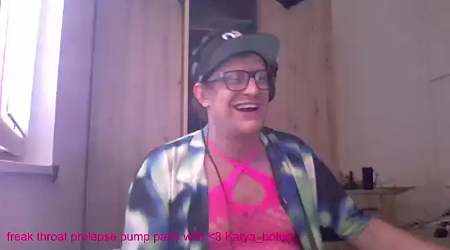 Snapshot of Bigthroaterboy chatting on 01.24.25 Bigthroaterboy online show from 01.24.25