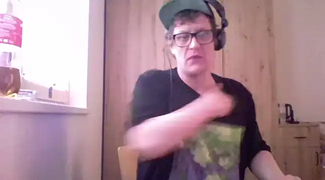 Snapshot of Bigthroaterboy chatting on 01.31.25 Bigthroaterboy online show from 01.31.25