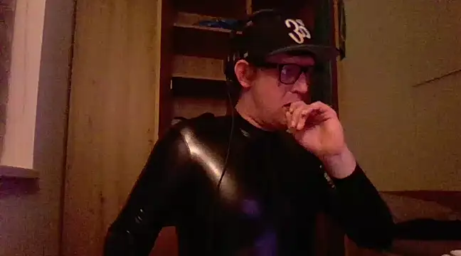 Snapshot of Bigthroaterboy chatting on 02.02.25 Bigthroaterboy online show from 02.02.25