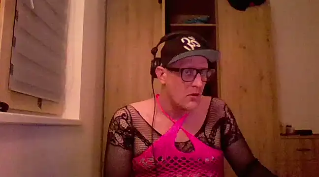 Snapshot of Bigthroaterboy chatting on 02.08.25 Bigthroaterboy online show from 02.08.25