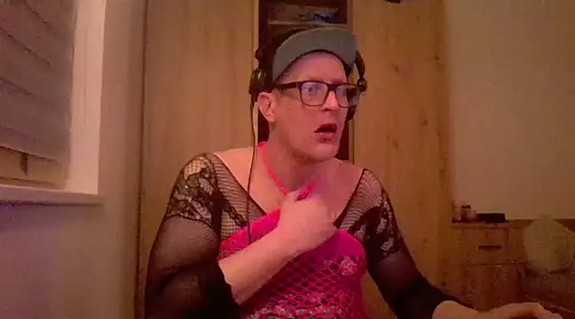 Snapshot of Bigthroaterboy chatting on 02.08.25 Bigthroaterboy online show from 02.08.25