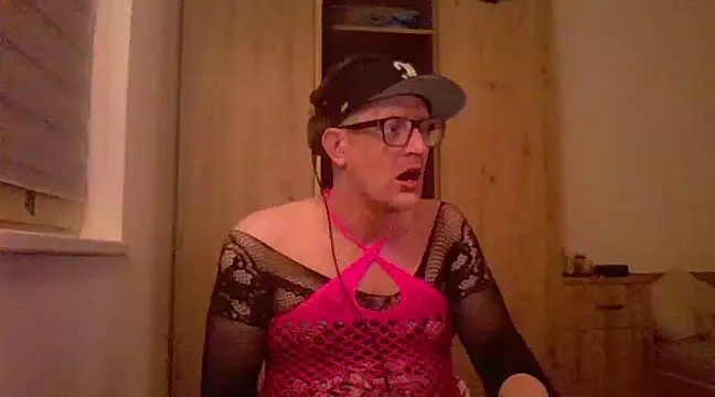 Snapshot of Bigthroaterboy chatting on 02.09.25 Bigthroaterboy online show from 02.09.25