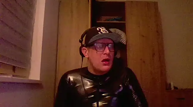 Snapshot of Bigthroaterboy chatting on 02.11.25 Bigthroaterboy online show from 02.11.25