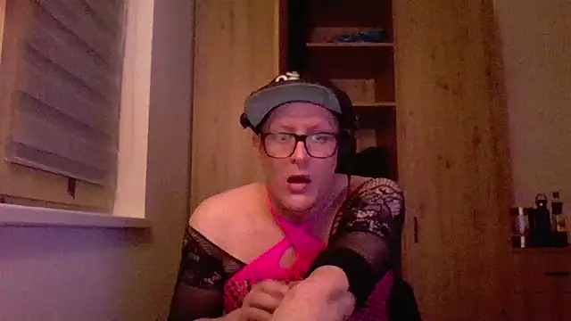 Snapshot of Bigthroaterboy chatting on 02.14.25 Bigthroaterboy online show from 02.14.25