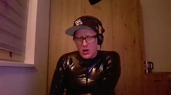 Snapshot of Bigthroaterboy chatting on 02.15.25 Bigthroaterboy online show from 02.15.25