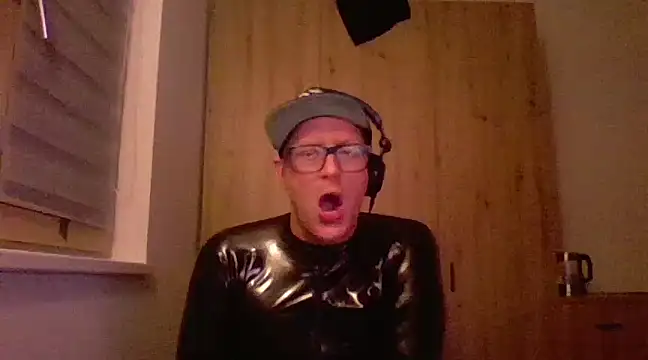 Snapshot of Bigthroaterboy chatting on 02.16.25 Bigthroaterboy online show from 02.16.25