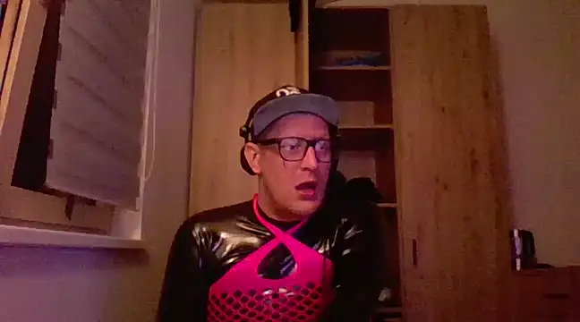 Snapshot of Bigthroaterboy chatting on 02.20.25 Bigthroaterboy online show from 02.20.25