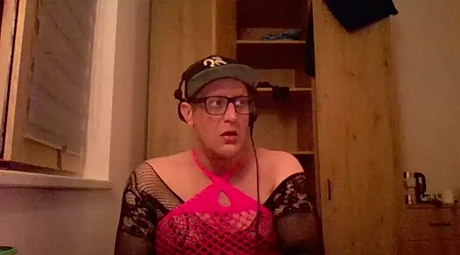 Snapshot of Bigthroaterboy chatting on 02.28.25 Bigthroaterboy online show from 02.28.25