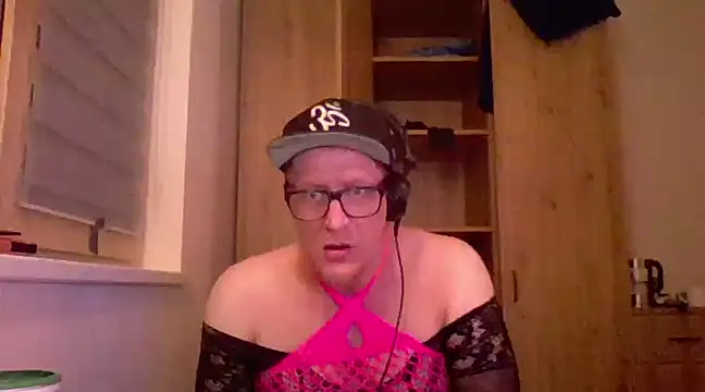 Snapshot of Bigthroaterboy chatting on 03.01.25 Bigthroaterboy online show from 03.01.25