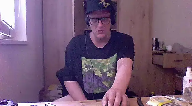 Snapshot of Bigthroaterboy chatting on 03.01.25 Bigthroaterboy online show from 03.01.25