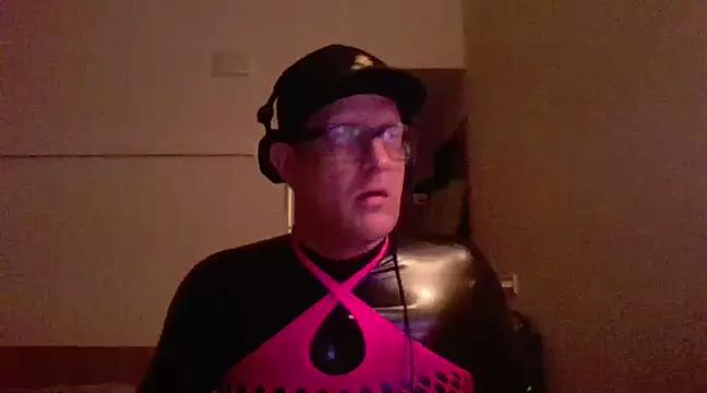 Snapshot of Bigthroaterboy chatting on 03.06.25 Bigthroaterboy online show from 03.06.25