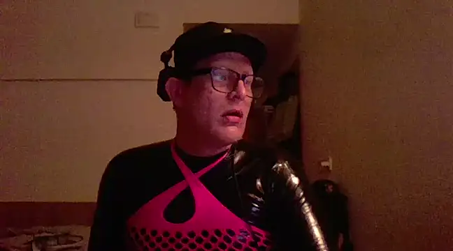 Snapshot of Bigthroaterboy chatting on 03.06.25 Bigthroaterboy online show from 03.06.25